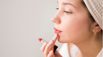 Bibir Juicy & Sehat Selama Hamil: 5 Lipstik BPOM Paling Direkomendasikan