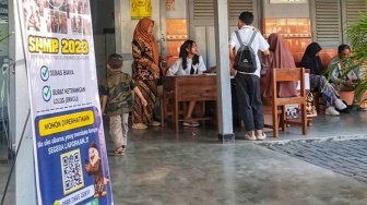 DIY Terbitkan Pergub Larangan Sekolah Jual Seragam, Antisipasi Pungutan dan Titipan Vendor