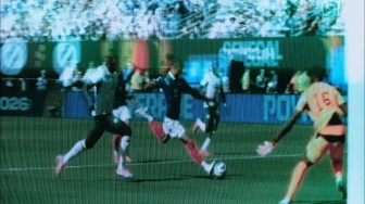 Viral Aneh di Piala Dunia 2026: Foto Lewat TV dan Unggah di Sosmed Jadi Tren