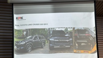 Panik Dipantau KPK, Bupati Kuansing Jual Land Cruiser ke Showroom Milik Suwito