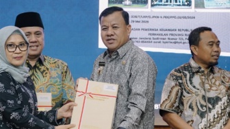 KPK Umumkan Hasil OTT Hari Ini, Bagaimana Nasib Bupati Kuansing?