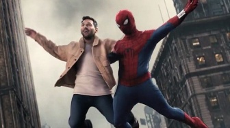Lionel Messi Jadi Spider-Man? Aksi Terbangnya Bareng Tom Holland Bikin Heboh