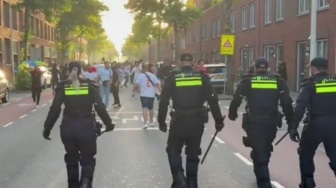 Kalah dari Maroko, Jalanan Belanda Berubah Jadi Medan Perang Suporter vs Polisi