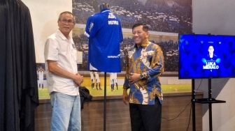 Persib Bandung Resmi Rekrut Sandy Walsh dan Winger Eropa Luka Menalo