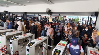 Duh! Penumpang KRL di Jogja Melonjak 30 Persen, Gangguan Listrik Picu Keterlambatan Perjalanan