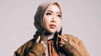Agna Rangkum Perihnya Perpisahan Sunyi dalam Lagu 'Diluar Hal Biasa'