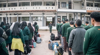 Taruna Akmil Latih Sekolah Rakyat: Haruskah Militer Masuk Ranah Pendidikan?