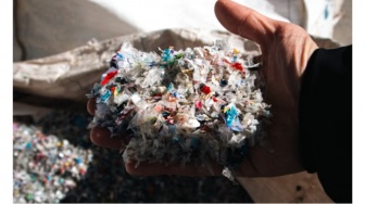 Plastik Terurai Jadi Partikel Makin Kecil: Mengapa Nanoplastik Kini Menjadi Perhatian Ilmuwan?