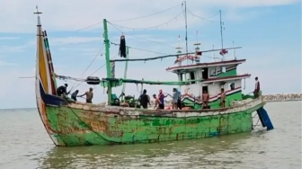 20 Nyawa dalam Misteri: KMN Entok Hilang Kontak, Perairan Kangean Disisir Habis-habisan