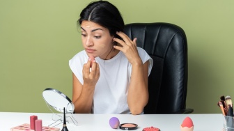 Apa Itu Makeup Patchy? Ini 7 Penyebab dan Cara Mencegahnya agar Wajah Mulus