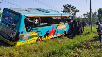 Terjepit Bus Santri, Dua Nyawa Melayang dalam Kecelakaan Beruntun Suramadu