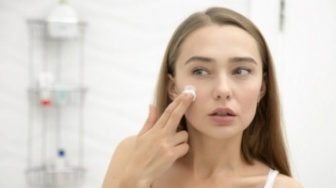 4 Brightening Sunscreen Fragrance-Free, Solusi Wajah Glowing dan Sehat!