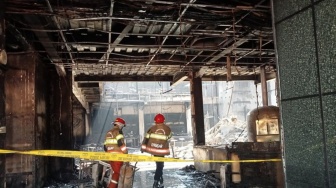Api Cepat Membesar dan Asap Pekat Kepung Kafe Biliar di Yogyakarta, Sembilan Regu Damkar Dikerahkan