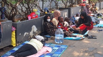 Dulu Kontraktor Kini 'Gelandangan', Kisah Jafar Ali Setahun Bertahan di Trotoar Depan UNHCR