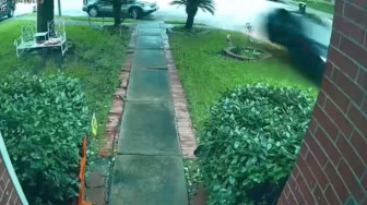 Tesla Ngebut Seruduk Rumah, Nenek 76 Tahun Tewas