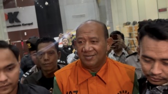 Bupati Langkat Resmi Pakai Rompi Oranye Tahanan KPK