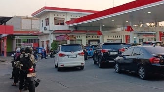 Jeritan Warga Jateng saat Antrean BBM Mengular: Lebih Baik Turun Kasta ke Pertalite daripada Boncos