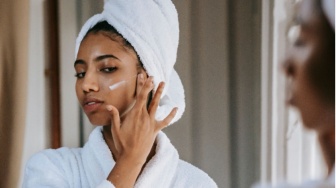 4 Rangkaian Skincare Praktis untuk Atasi Flek Hitam: Begini Kata Dokter
