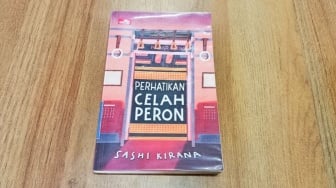 Dari Peron Menuju Hati: Dua Puluh Menit Perjalanan di Novel Sashi Kirana