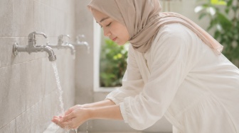 Apakah Boleh Setelah Wudhu Memakai Sunscreen Lalu Sholat?