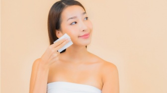 Kulit Tetap Sehat, Ini 5 Facial Wipes yang Punya Kandungan Skincare!