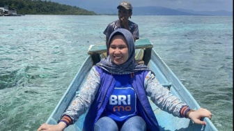 Mantri BRI Tembus Pulau Terpencil, Eka Layani Nasabah Hingga Kabupaten Banggai Kepulauan
