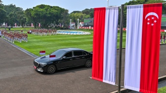 Mobil yang membawa Perdana Menteri (PM) Singapura Lawrence Wong tiba di Istana Merdeka, Jakarta, Senin (6/7/2026). [ANTARA FOTO/Galih Pradipta/hma/rwa]