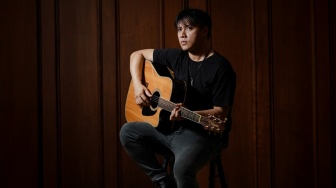 Che Cupumanik Rilis Single 'Luka Kolektif' Bersamaan dengan Buku 'Luka Kolektif Manusia Digital'