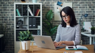 Perempuan & Budaya Selalu Ingin Upgrade Diri: Self-Improvement Tanpa Henti?