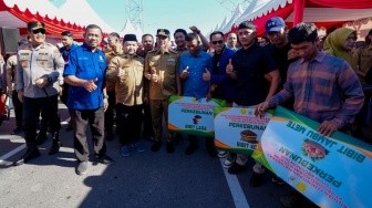 Andi Sudirman Lepas Bantuan Pertanian Rp323 Miliar