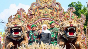Gubernur Khofifah & Pangdam V/Brawijaya Lepas Karnaval Budaya di Bangkalan: Bakti TNI untuk Negeri