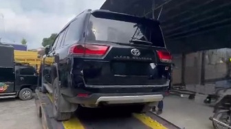 KPK Sita Land Cruiser Diduga Barang Suap Bupati Kuansing, Pelat Sudah Diganti