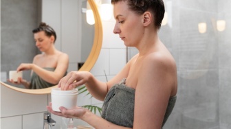 5 Rekomendasi Scalp Scrub untuk Eksfoliasi Kulit Kepala Secara Mendalam