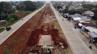 Foto udara pembangunan lahan pertanian di kawasan Jalan Raya Bojonggede- Kemang, Kabupaten Bogor, Jawa Barat, Senin (6/7/2026). [ANTARA FOTO/Yulius Satria Wijaya/wsj]