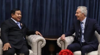 Bukan di Istana, Prabowo Pilih Terima Tony Blair dengan Penuh Kekeluargaan di Rumah Pribadi