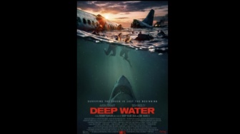 Review Film Deep Water: Sajikan Thriller Survival yang Penuh Ketegangan!