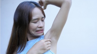 5 Cara Sat-Set Atasi Chicken Skin di Ketiak, Kuncinya Cuma Konsisten!