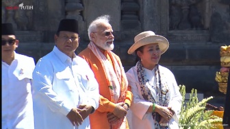 Prabowo Berbisik ke Titiek Soeharto, Lalu Berfoto Bertiga dengan Narendra Modi di Prambanan