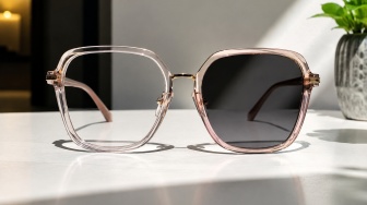Lensa Kacamata yang Bisa Berubah Warna Sendiri? Ini 4 Rekomendasi dengan Review Bintang 5