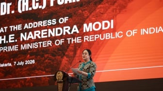Ketua DPR Puan Maharani menyampaikan pidato saat kunjungan kenegaraan Perdana Menteri (PM) India Narendra Modi di Kompleks Parlemen, Senayan, Jakarta, Selasa (7/7/2026). [ANTARA FOTO/Dhemas Reviyanto/sgd]
