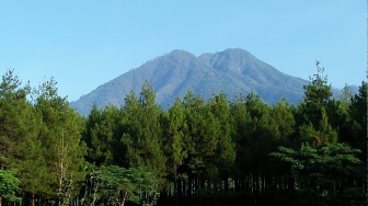 Gunung Kawi Terkenal dengan Apa? Ini Daya Tarik Alam, Mistis, dan Spiritual