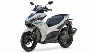Harga Selisih Jauh, Motor Listrik Yamaha Aerox E vs Aerox 155 Lebih Kencang Mana?