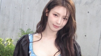 4 Ide OOTD Eclectic Romantic ala Miyeon i-dle, Feminin tapi Tetap Standout!