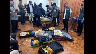 Usai Geledah Cafe di Cipete, Polisi Boyong 74 Kg Emas dari Sentul