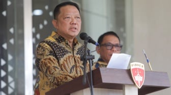 Jaksa Agung Muda Tindak Pidana Khusus (Jampidsus) Kejaksaan Agung, Febrie Adriansyah menyampaikan keterangan saat konferensi pers di Kejaksaan Agung, Jakarta, Jumat (10/7/2026). [Suara.com/Alfian Winanto]