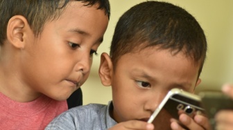 Medsos Dilarang untuk Anak di Bawah 16 Tahun, Siapkah Orang Tua?