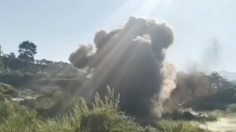 Blitar Menggelegar! Bom Seberat 100 Kg Diledakkan, Warga Kira Gunung Kelud Meletus