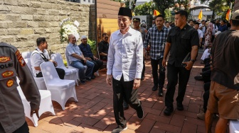 Presiden ketujuh RI Joko Widodo tiba di rumah anggota DPR Rachmat Gobel untuk bertakziah di Jakarta, Jumat (10/7/2026). [ANTARA FOTO/Dhemas Reviyanto/bar]