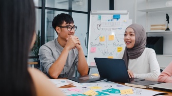 Kerja Sesuai Passion atau Demi Uang? Dilema Gen Z saat Memilih Karier