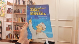 Humor Satir Lintas Generasi di Buku Menertawakan Akal Menghitung Bintang
